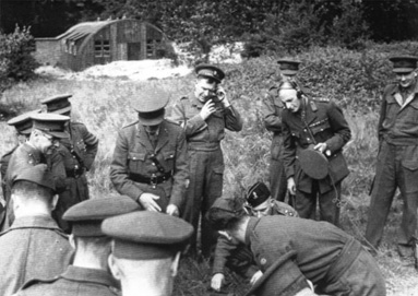 British soldiers at the British bomb disposal school